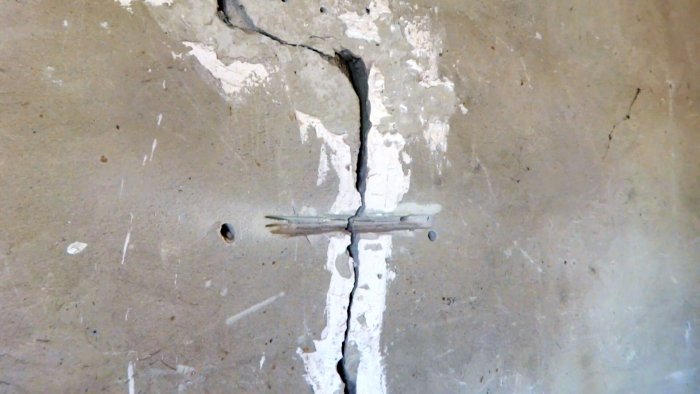Как отремонтировать расширяющуюся трещину в стене чтобы она снова не появилась