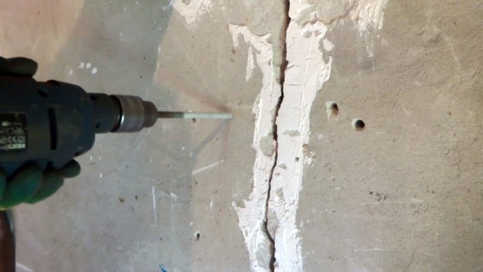 Как отремонтировать расширяющуюся трещину в стене чтобы она снова не появилась