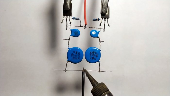 Как сделать металлоискатель Бабочка всего на 2-х транзисторах