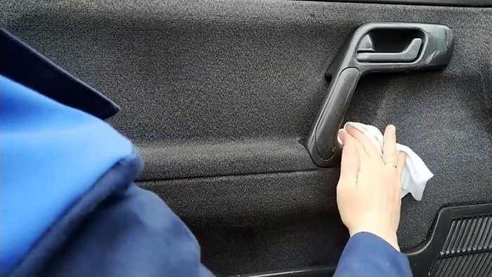 Как сделать копеечное средство для чистки салона автомобиля