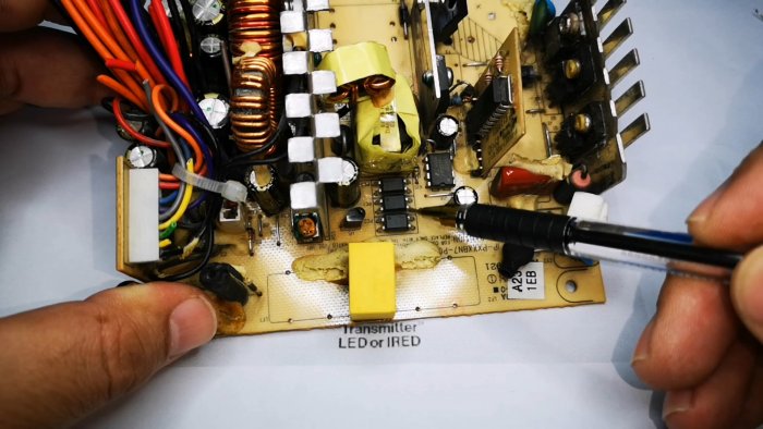Зачем в схемах параллельно светодиоду подключают резистор