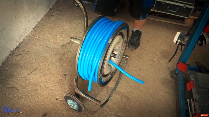 Как из колесного диска сделать передвижную катушку для садового шланга