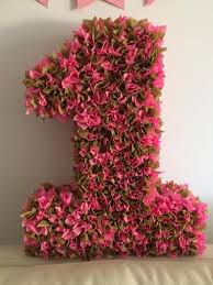 декор цифры салфетками в виде цветочков