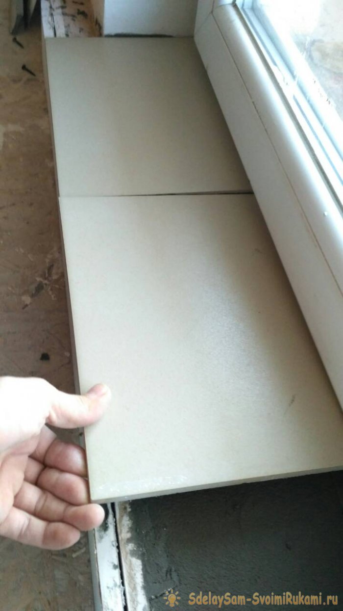 Монтаж плитки на балконный порог