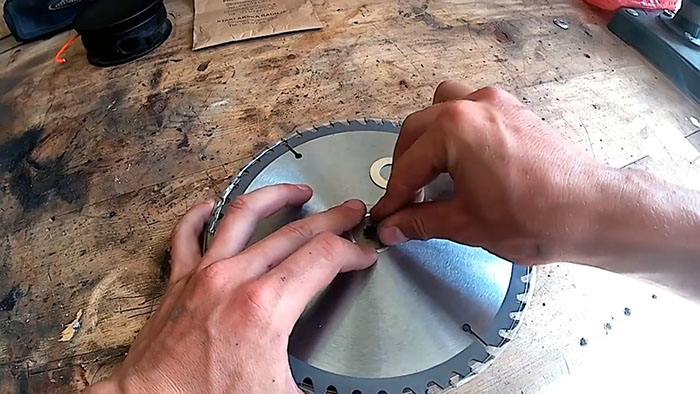 Как установить пильный диск на триммер