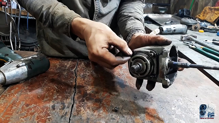 Траншеекопатель из мотокосы и сломанной болгарки своими руками