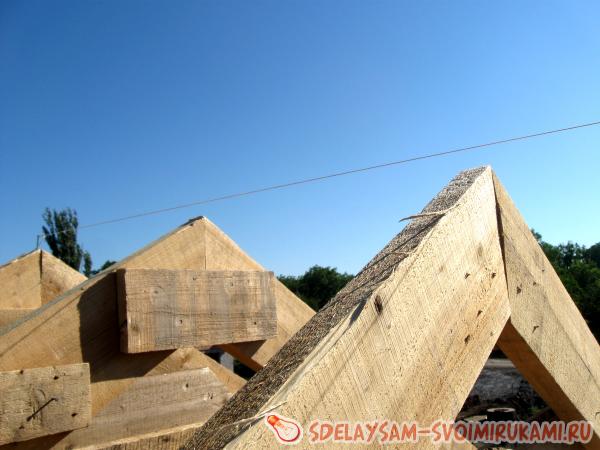 Изготовление двухскатной крыши