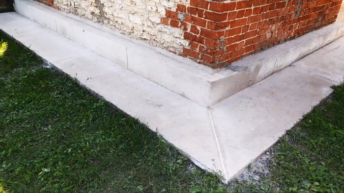 Как сделать бетонную отмостку под фундаментом вечной