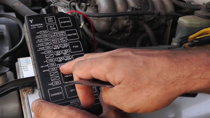 Как проверить утечку тока в автомобиле и найти ее источник