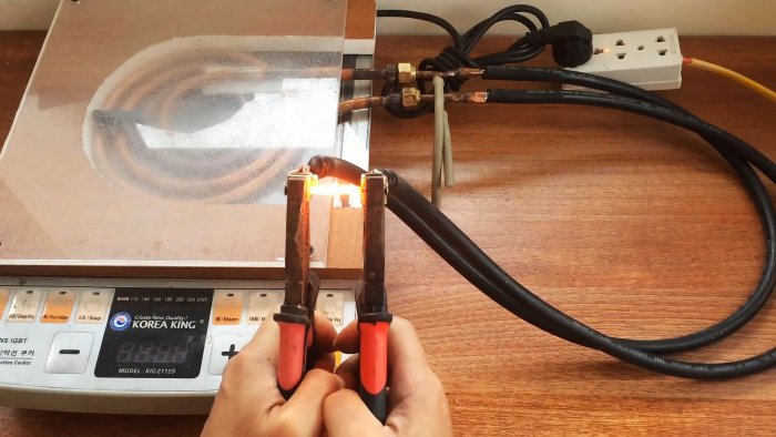 Как сделать мгновенный нагреватель из индукционной плиты для ковки и закалки металла