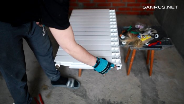 Как при боковом подключении заставить длинный радиатор греть полностью