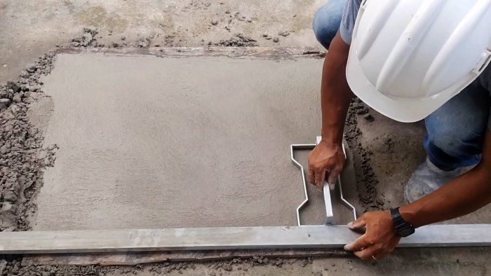 Как сделать штамп и выполнить теснение под тротуарную плитку на бетоне