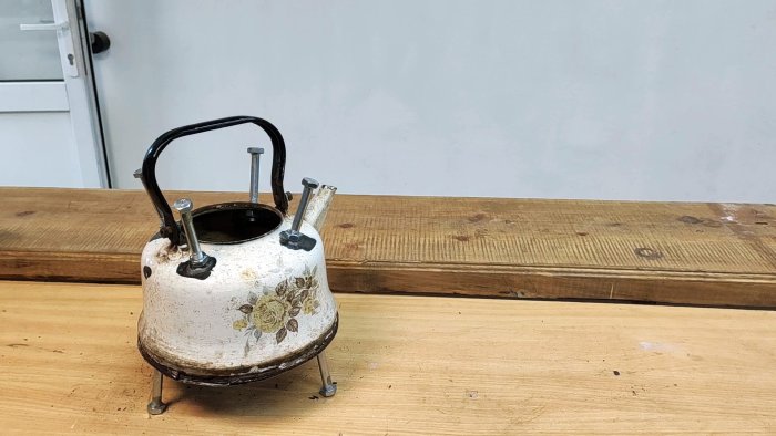 Отличная идея как сделать из старого чайника переносную печь