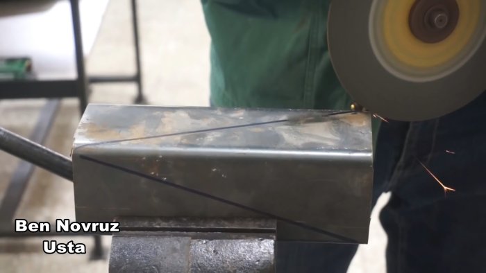 Как сделать и пользоваться удобной и эффективной картофелесажалкой из отходов металла