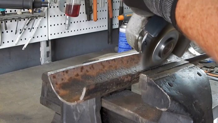 Как сделать траншейную лопату из хлама Быстрое рытье траншей обеспечено