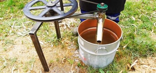 Как из хлама сделать ручной насос для перекачки воды